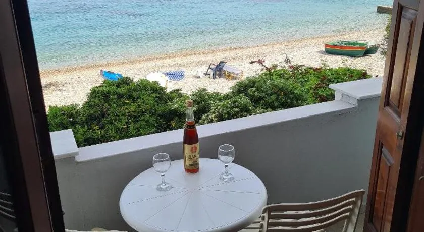 Beach House Antonis Avlakia - Image 1