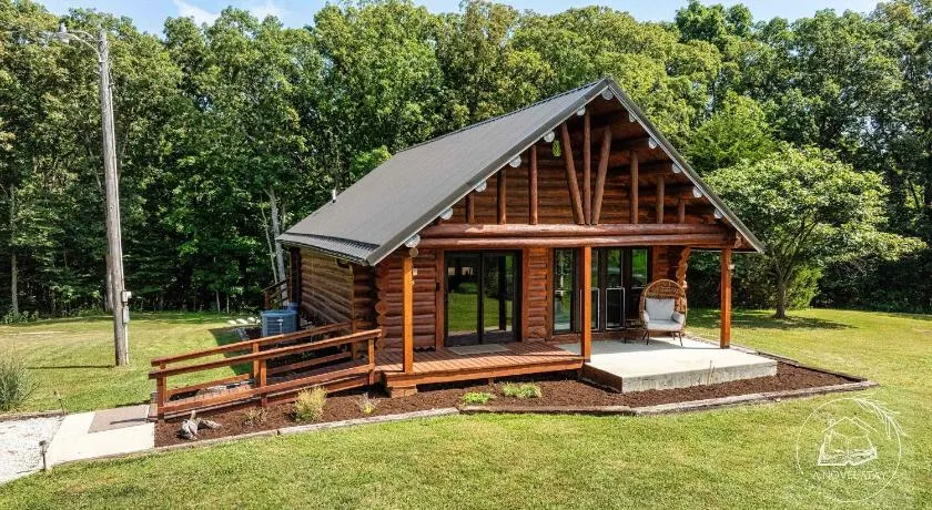 A Novel Stay 3 bed 2 bath log cabin in Shelbyville, IL - Image 1