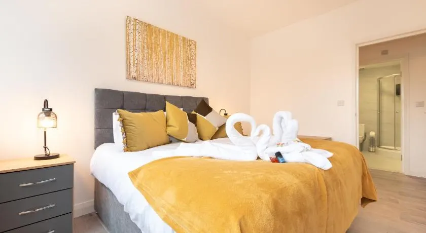 BEST PRICE - Superb Southampton City Apartments, Single Beds or King Size & Sofabed - AMAZING location close to MAYFLOWER THEATRE FREE PARKING - Image 1