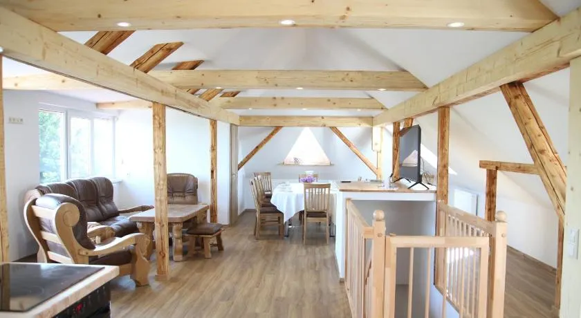 Apartmenthaus Landeskrone Dresden für Gruppen bis 20 Personen, 2 Wohnungen, Sauna, Dachterrasse & Garten - Image 1