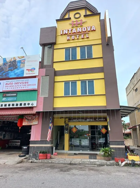 Intanova Hotel - Image 1