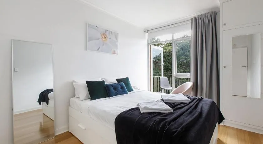 1 bedroom Boutique in St Kilda East with secure parking - Image 1