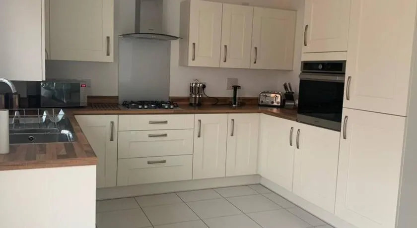 Stanton Cross 5 persons 3 Bed Home - Image 1