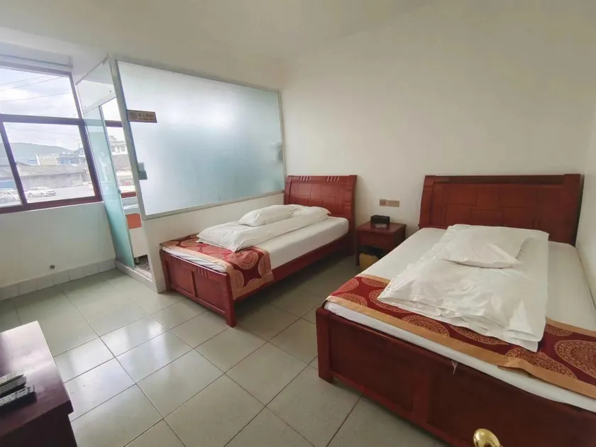 Happy Family Hotel - Image 1