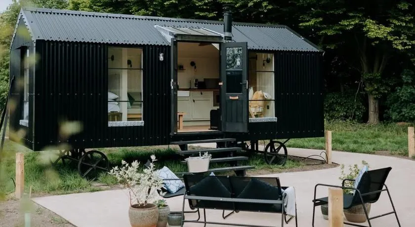 The Bothies at Elsham Hall - Image 1