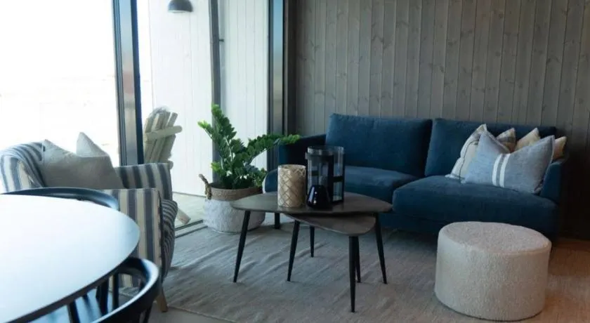 Seafront apartment Henningsvær - Image 1