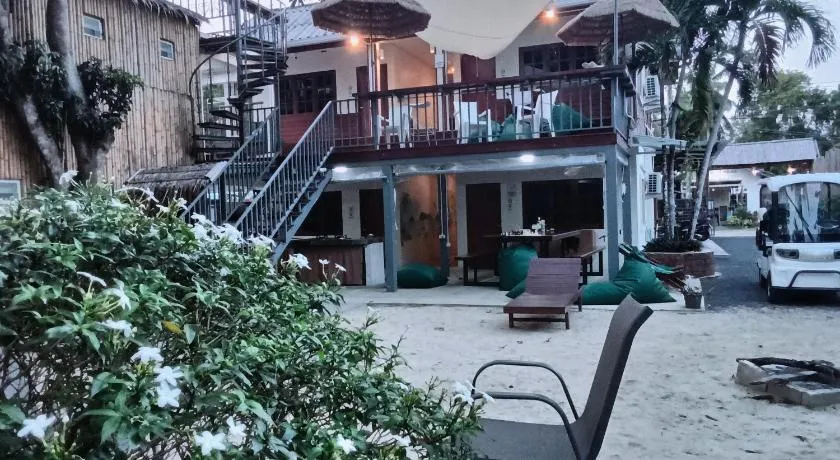 Ladybugs hostel sunset - Image 1