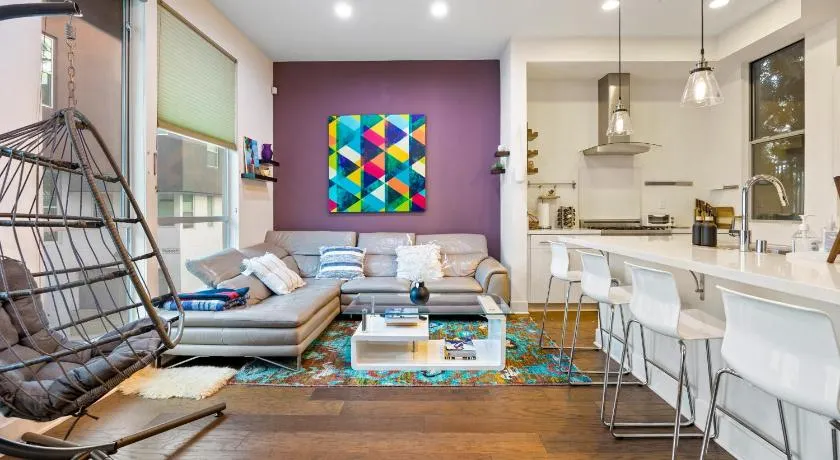 Chic Silver Lake Oasis with Breathtaking City Skyline Views, Private Rooftop & Garage - Image 1