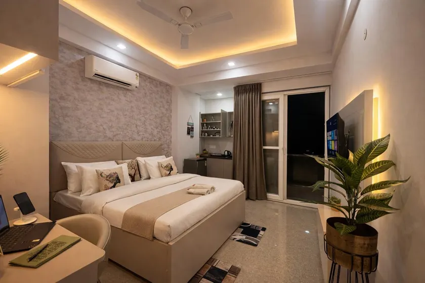 Instay Studio Service Apartment 1238/51 - Image 1