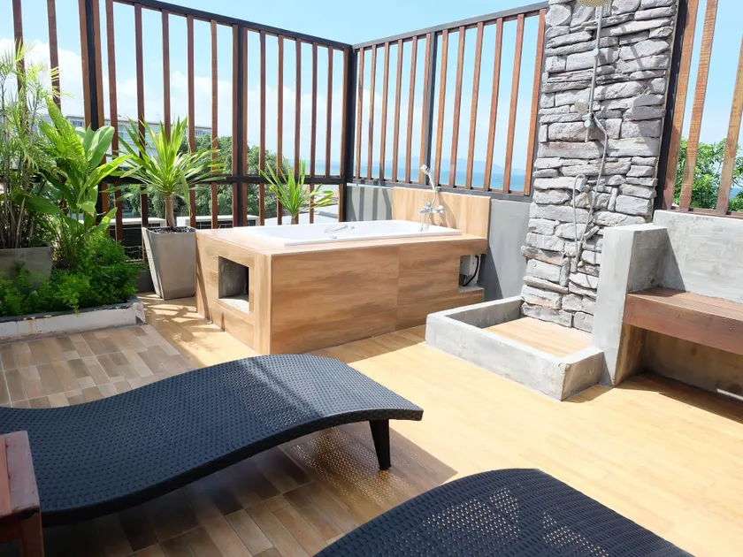 5ive Beach House Hotel - Image 1