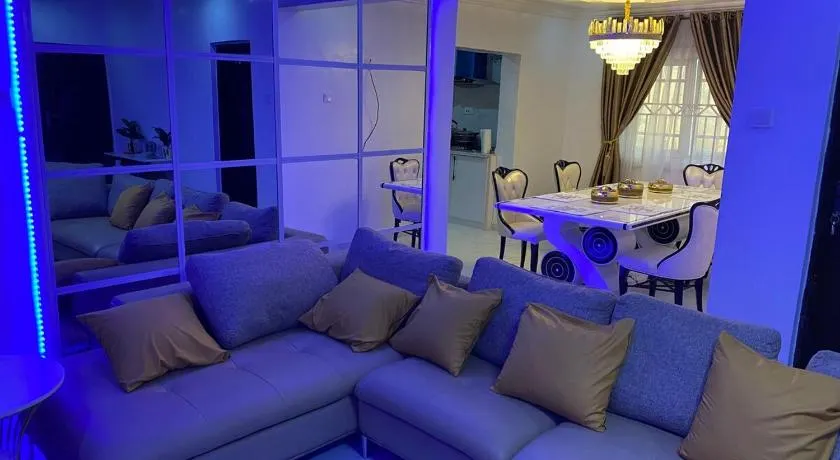 Tasteful 5 bedroom , 2 kitchen, 2 living-room - Image 1