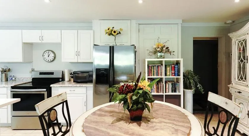 Fully Furnished Private Basement Apartment in Carmel - Image 1