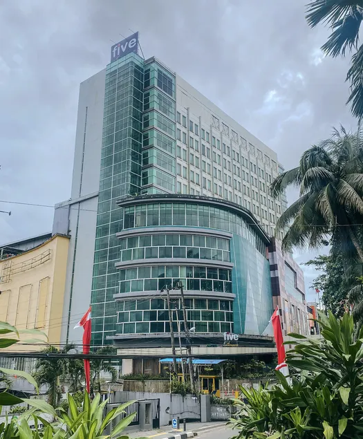 Five Premiere Hotel - Image 1