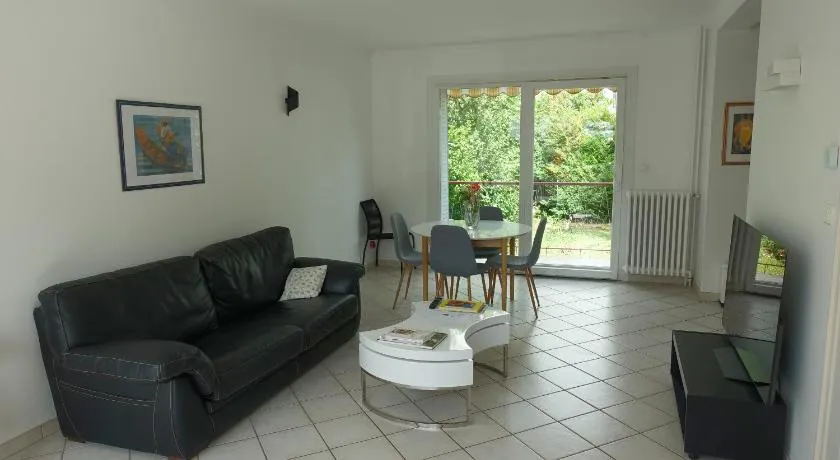 Maison avec jardin au centre de Nancy avec borne de recharge voiture électrique - Image 1