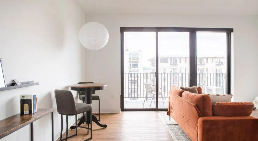 Flexhome East Side 1BR NO2 with BalconyPoolGym - Image 1