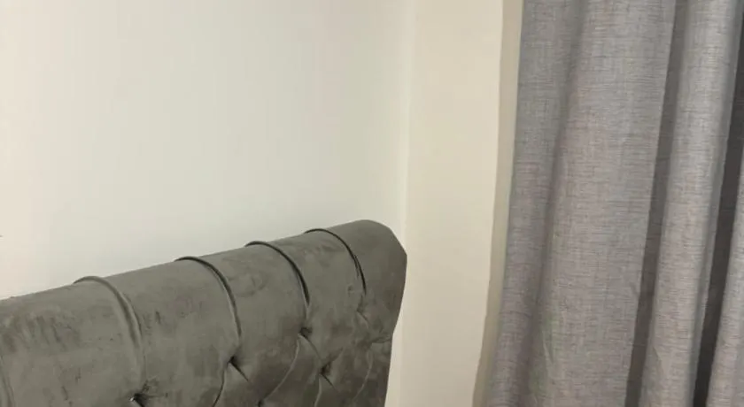 one bedroom-modern-luxury-private-free wifi-gravesend - Image 1
