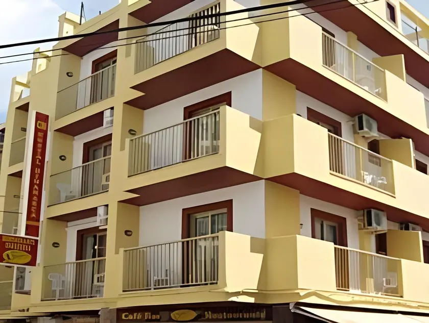 AzuLine Hostal Dinamarca - Image 1