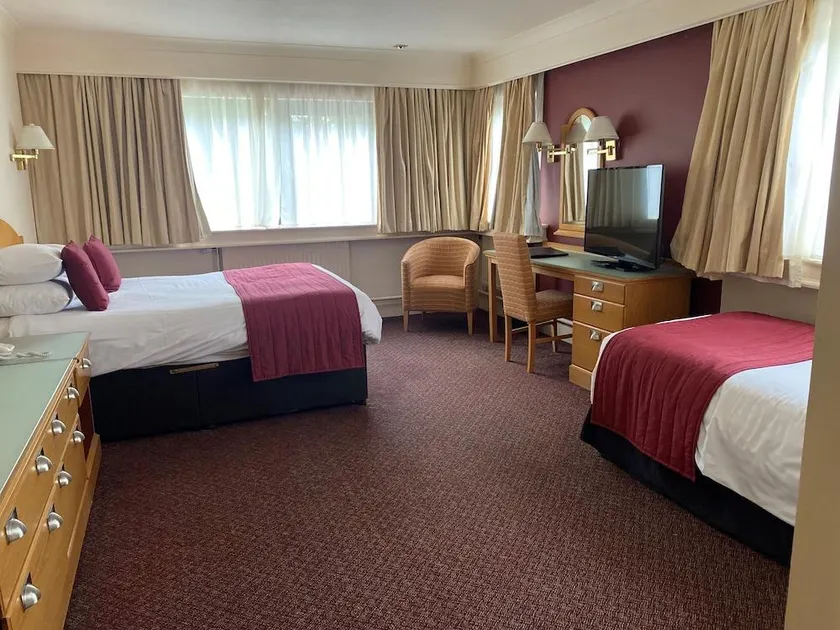 Best Western Frodsham Forest Hills Hotel - Image 1