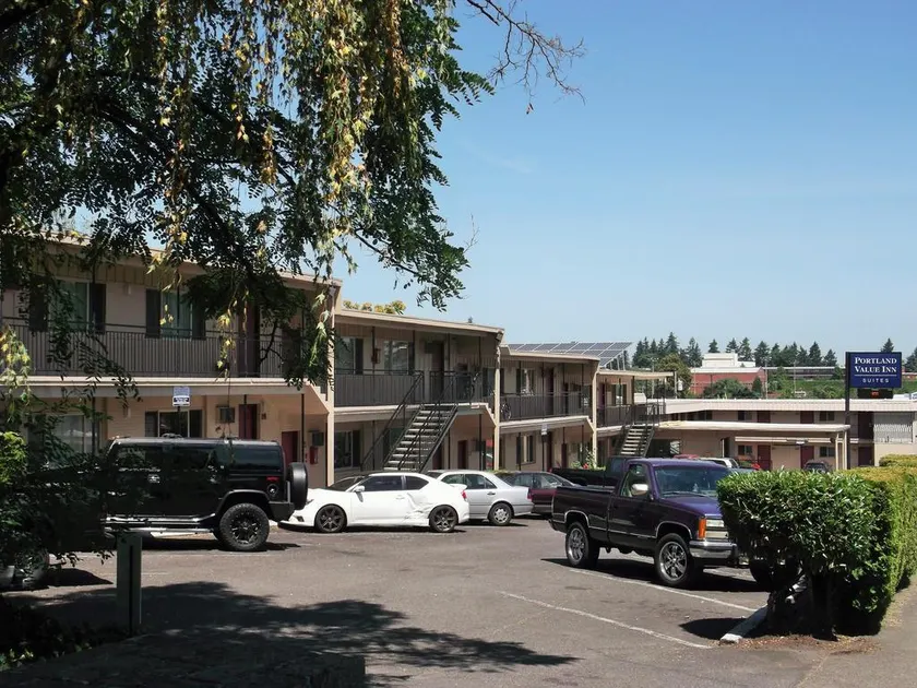 Portland Value Inn and Suites - Image 1