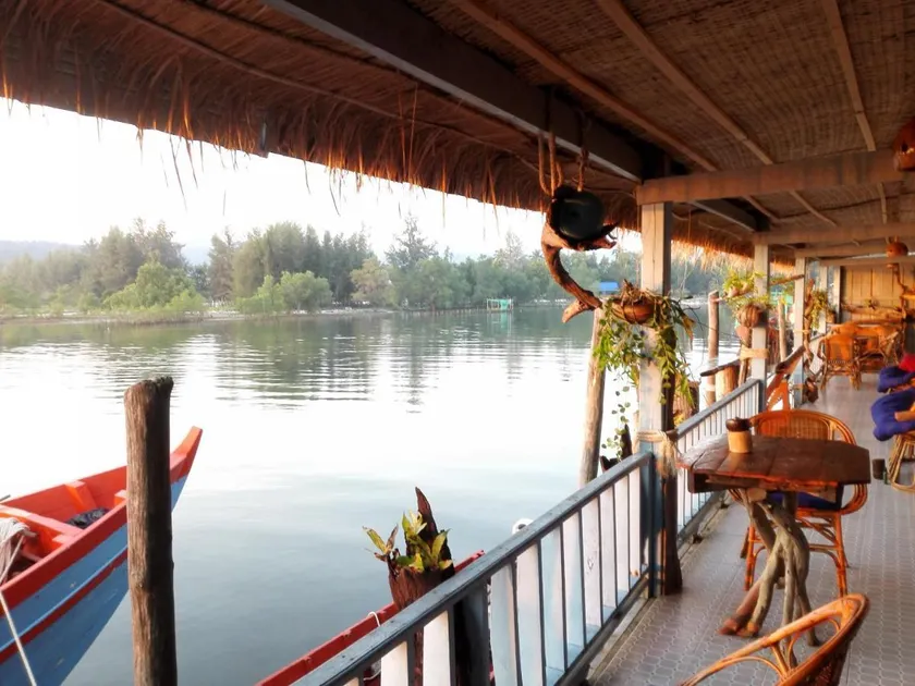 Firefly Guesthouse - Image 1