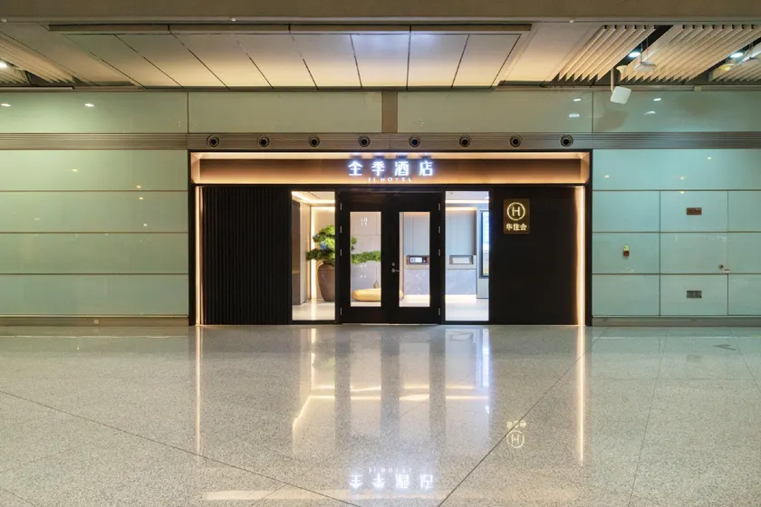 JI Hotel Beijing Capital Airport Terminal 3 - Image 1