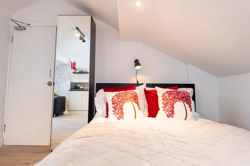 Peach Blossom Loft Studio-Central Location - Image 1