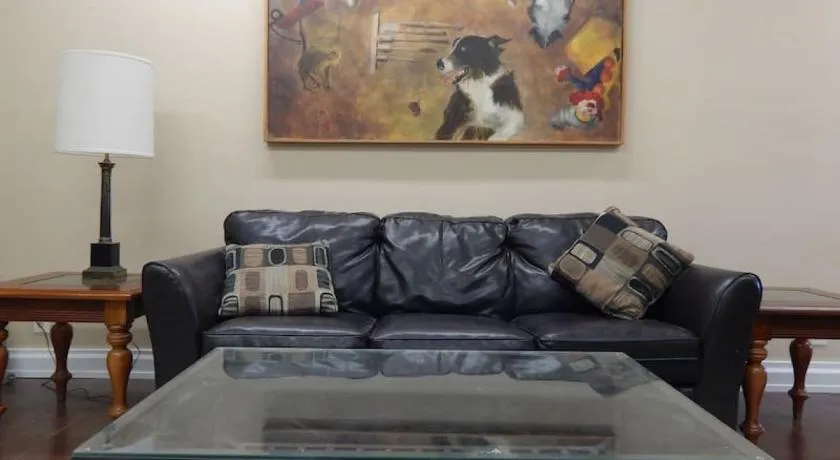 2 bed, 1 bath riverfront loft - Image 1