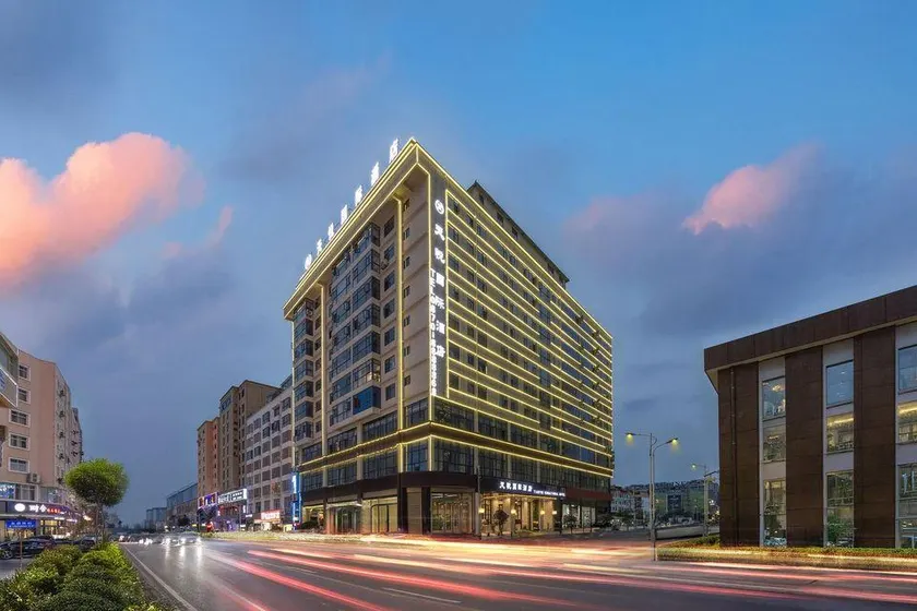 TIANYUE INTERNATIONAL HOTEL - Image 1
