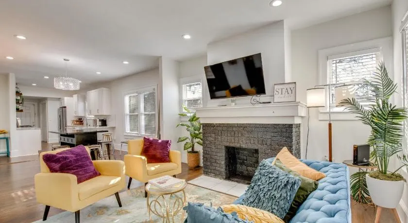 Easy MARTA Access! Modern ATL Home w/ Deck - Image 1