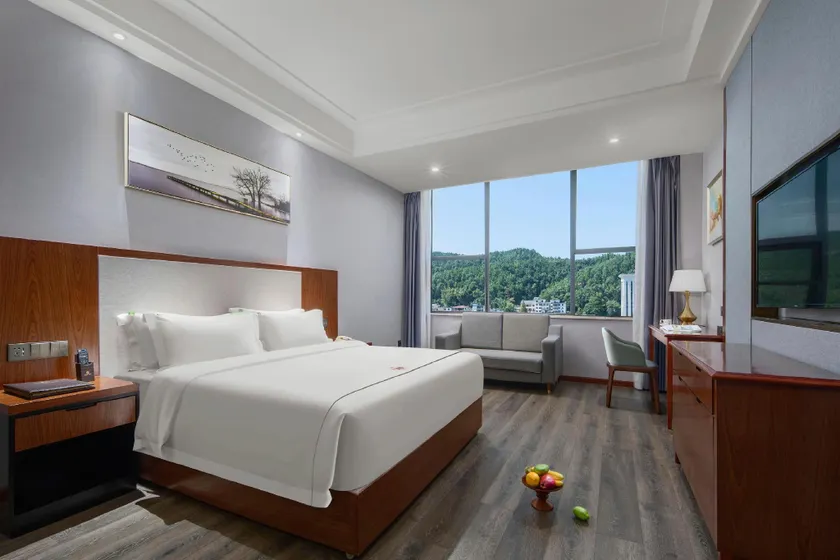 King's Park International Hotel - Image 1