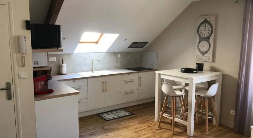 Logement à Brive, près du centre-ville et de la gare - Climatisation, fibre internet et stationnement gratuit - Image 1