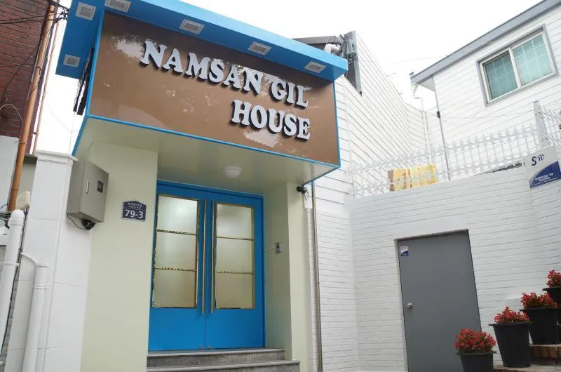 Namsan Gil House - Image 1