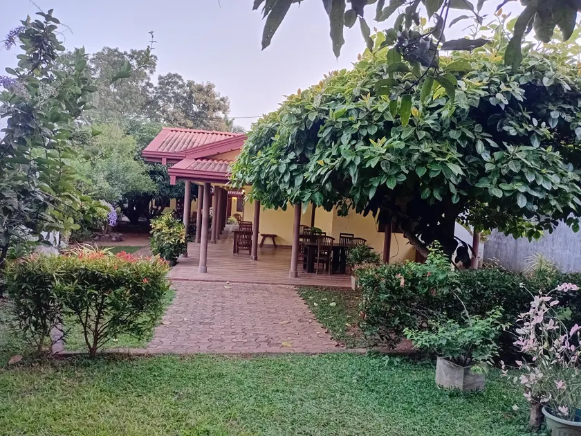 Gold inn - Image 1