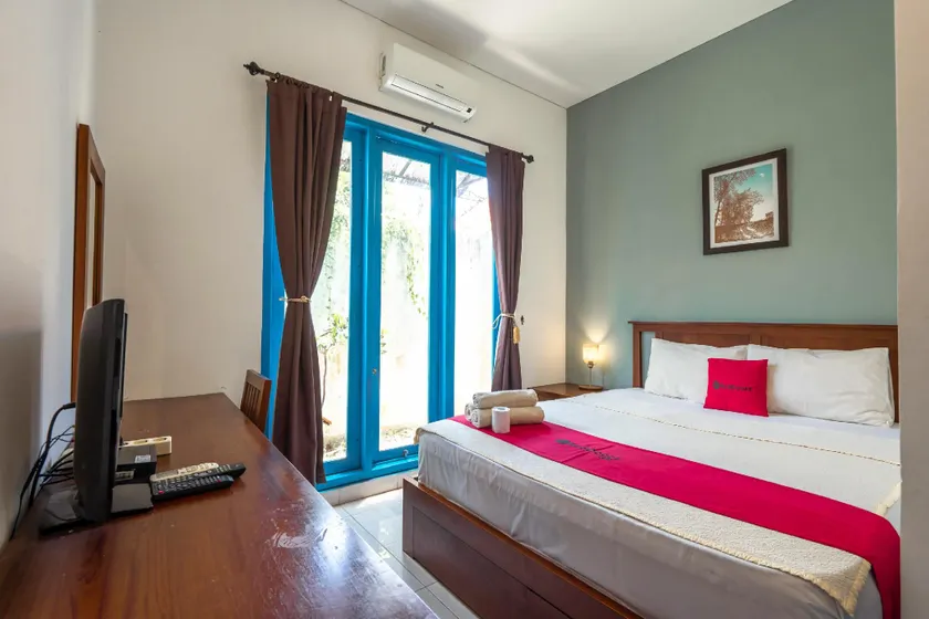 RedDoorz near Pantai Sanur Bali - Image 1