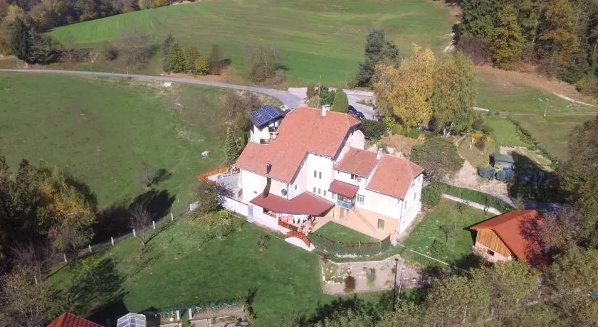SOSTANJ VELENJE RAVNE SOBE ROOMS Vrtacnik d o o - Image 1