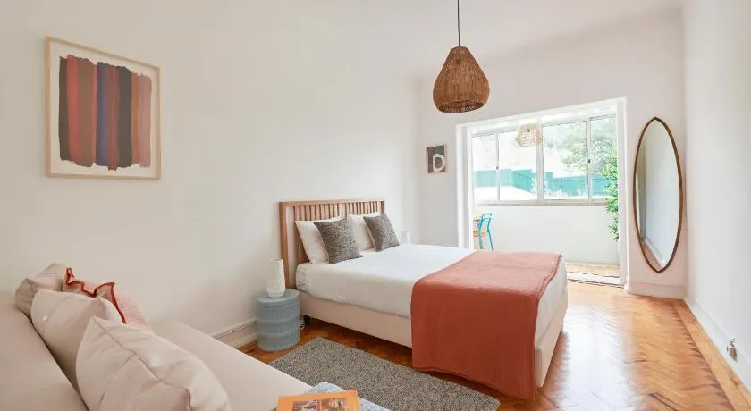 Light-Filled & Renovated Apartment, By TimeCooler - Image 1