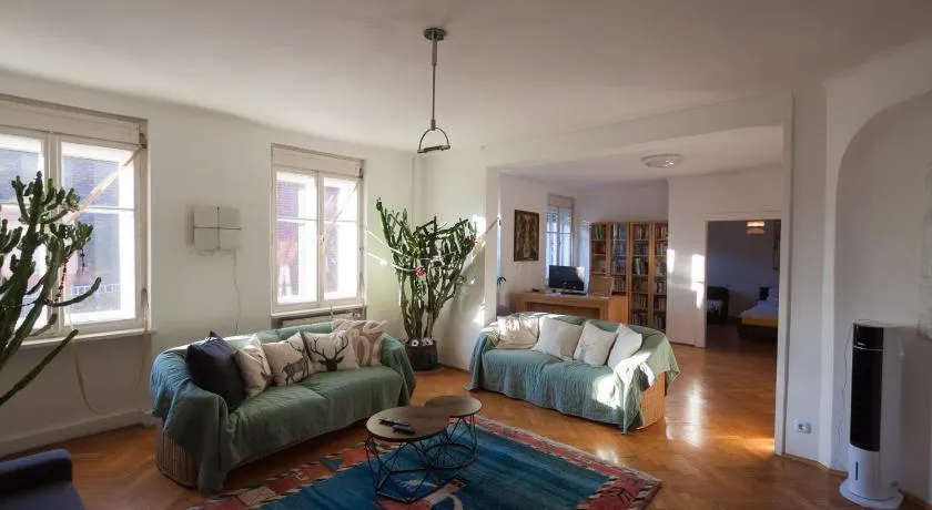 Großes Urbanes Design-Apartment mit 2 Balkonen - Image 1