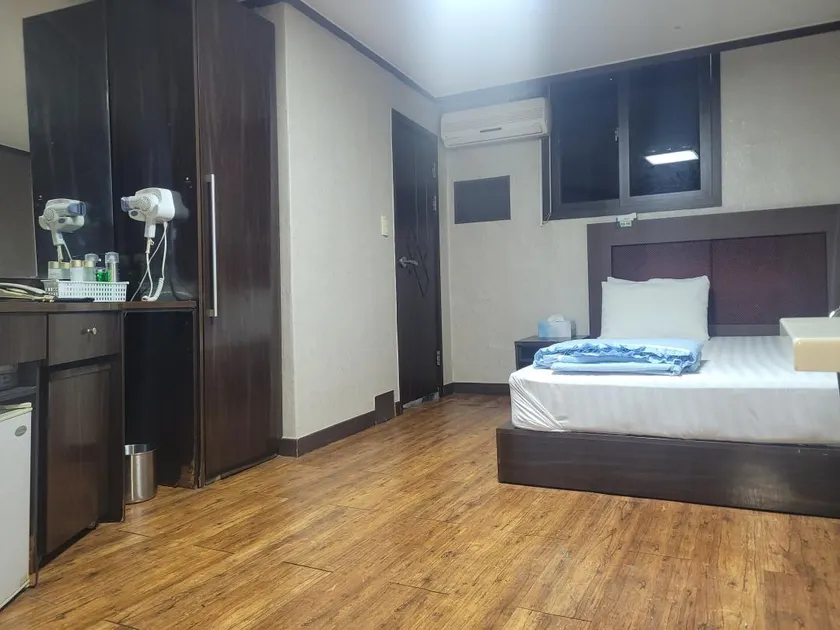 Suwon High Park Hotel - Image 1