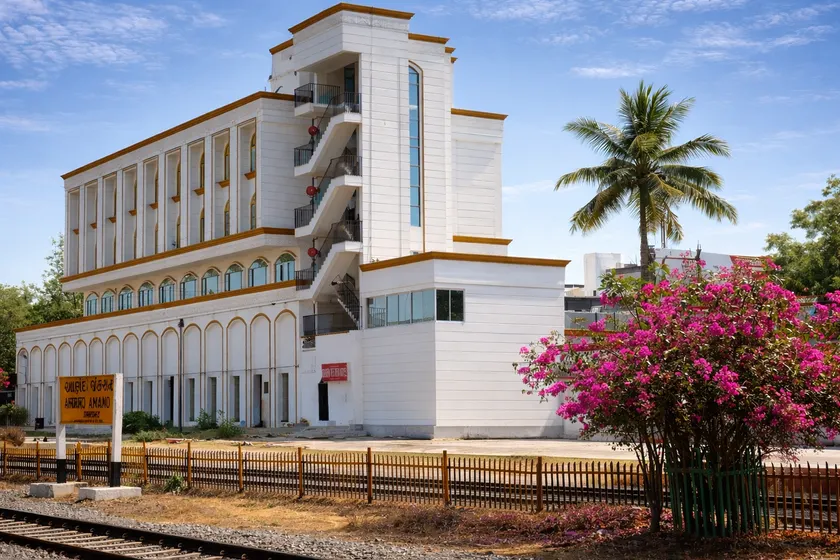 The Golden Retreat Hotel - At Anand Railway Station - Image 1