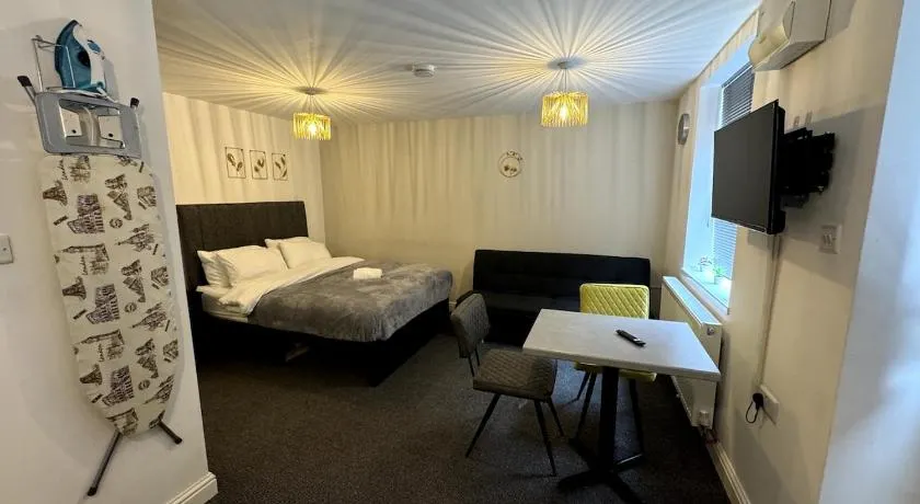 Luxury Studio Apartment Birmingham - Image 1