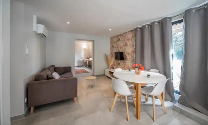 Harmonie Apartments - Pool & Free Parking, 5 min A6 & Chalon sur Saone - Image 1