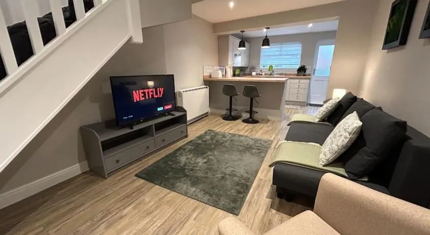 Brand New Cosy 1 Bedroom Home - Image 1