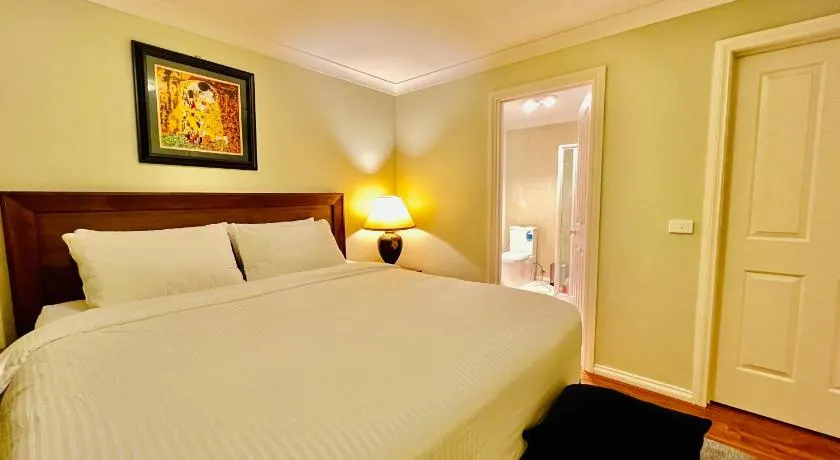An Ensuite Comfort in Sydenham - Image 1