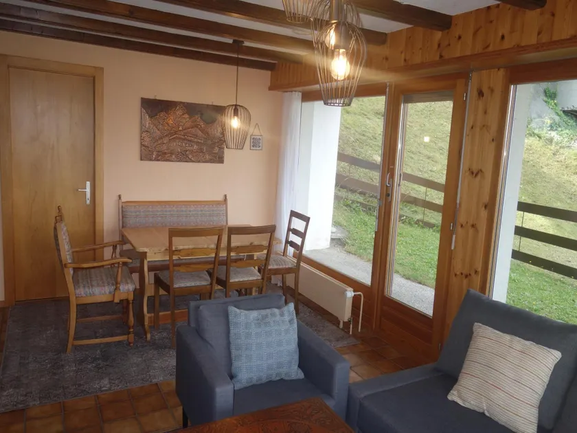 Cozy Apartment With Mountain Views - Image 1