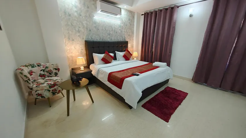 Divine India Service Apartment 4bhk, J45 Saket - Image 1