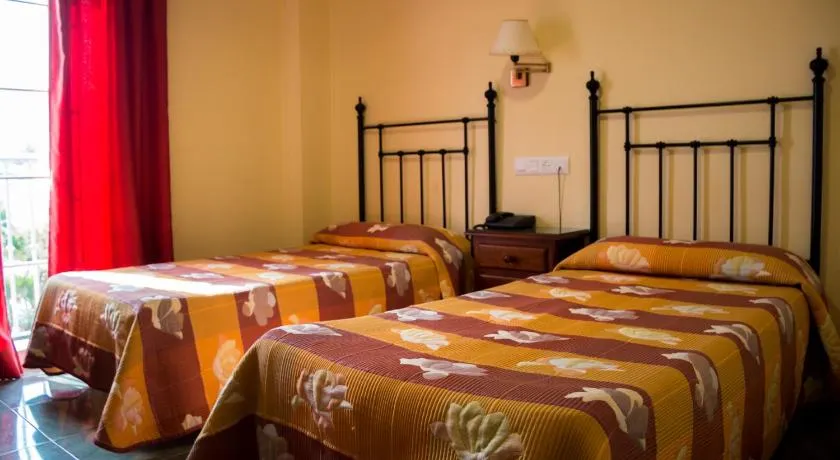 Hostal Restaurante La Curva - Image 1