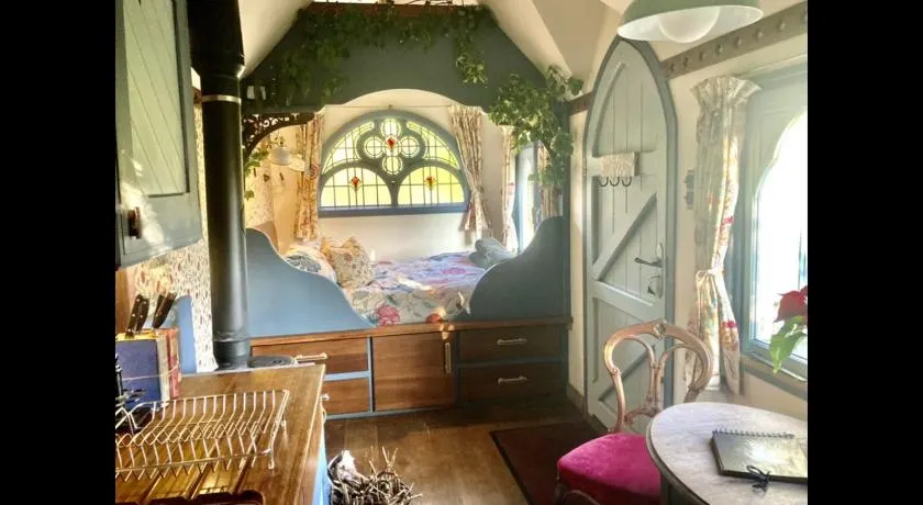Magical Tabernacle in a Beautiful Setting with Hot Tub - Image 1