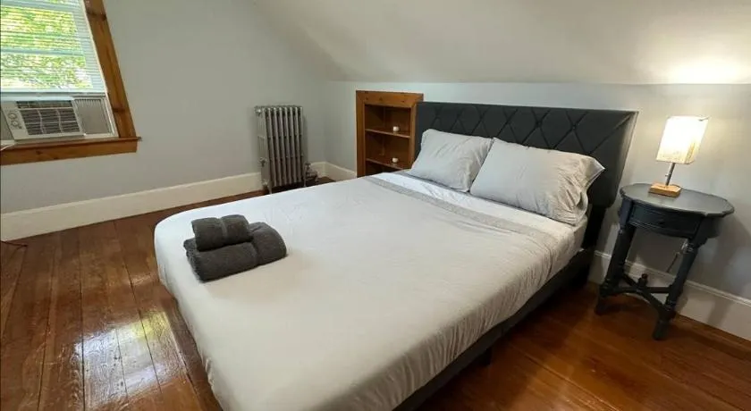 -No53- Lovely Large Room in a House - 10 min to Green Line and Red Line T Stations & Tufts University - Centrally Located at Somerville Boston - Image 1