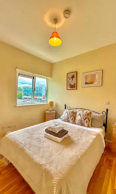 Heron Gate Comfort, Park and Pillow - Image 1