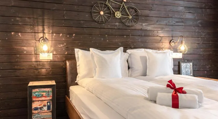 Ares ApartHotel - Image 1